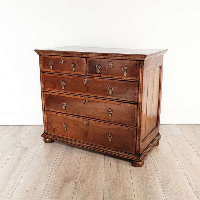 Queen Anne Walnut and Burl Walnut Chest of Drawers, England circa 1710