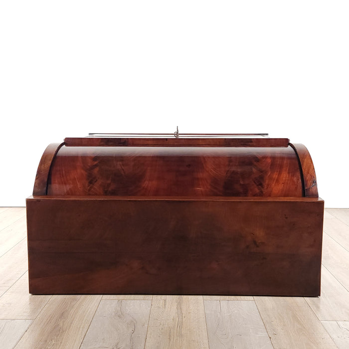 Baltic States Neoclassical Mahogany Cylinder Desk, circa 1790