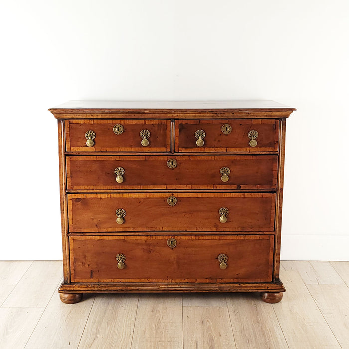 Queen Anne Walnut and Burl Walnut Chest of Drawers, England circa 1710