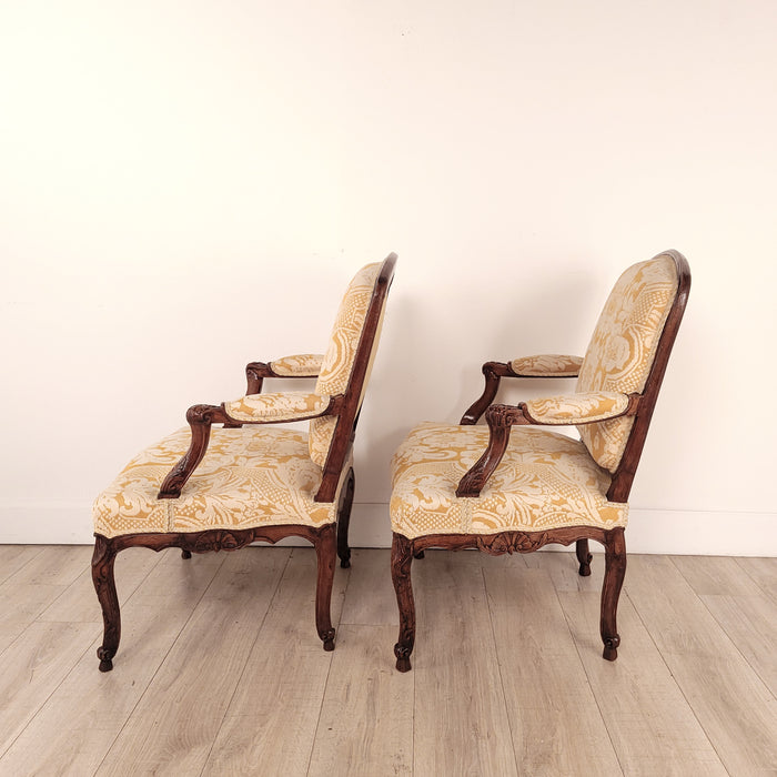 Pair of Régence / Louis XV Walnut Armchairs, France circa 1720